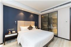 Executive Queen Room