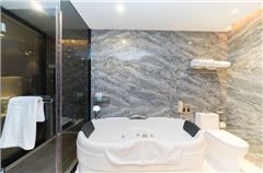 Executive Queen Room