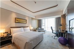 Executive Deluxe Queen Room