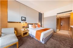 Superior Heartfelt Joy Queen Room