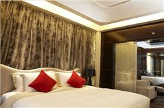 Castle Garden-view Suite