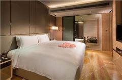 Grand Queen Room