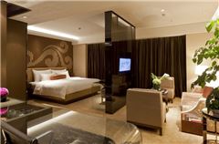 Premium Deluxe Queen Room