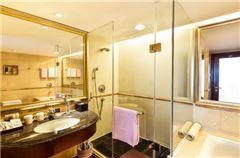 Executive Queen Room