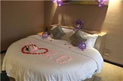 Deluxe Romantic Round-bed Room