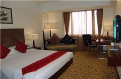 Business Queen Room