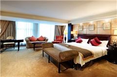 IT Honeymoon Queen Room