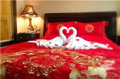 Deluxe Queen Suite
