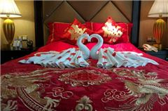 Deluxe Queen Suite