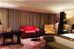 IT Honeymoon Queen Room