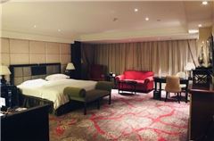 IT Honeymoon Queen Room