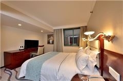 Superior River-view Queen Room