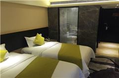 Elegant River-view Room