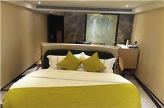 Elegant River-view Room