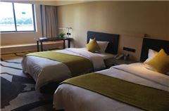 Elegant River-view Room