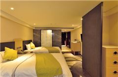 Elegant River-view Room