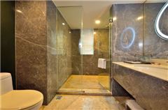 Elegant River-view Room