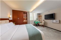 Superior River-view Queen Room