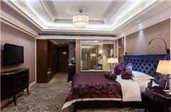 Business Queen Room