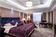 Business Queen Room