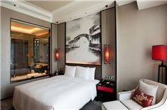 Deluxe River-view Queen Room