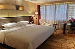 Business Queen Room