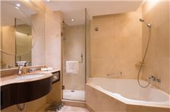 Deluxe Executive Queen Room