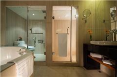 Grand Queen Room