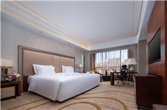 Super Deluxe Queen Room