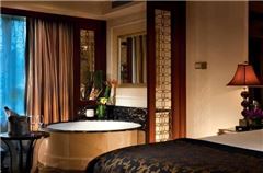 Main building Lake-view Queen Room