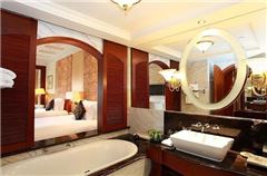 Main building Lake-view Suite