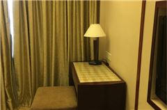 Mini Queen Room