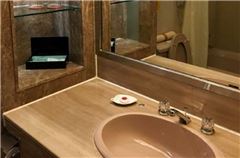 Mini Queen Room