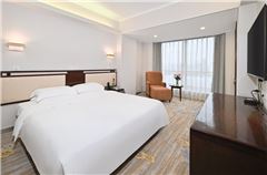 Light Enjoy Queen Room