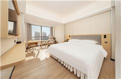 Enjoying Sea View Queen Room