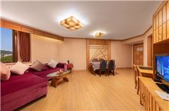 Long Holiday Suite