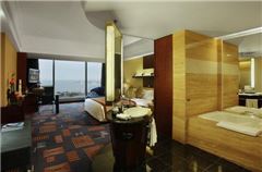 Deluxe Ocean-view Queen Room
