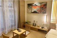 Japanese Queen Room