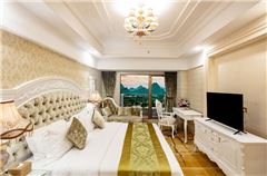 Elegant Lake-view Queen Room