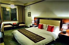 Deluxe Couple Room