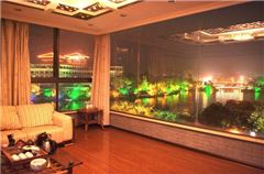 Lake-view Suite