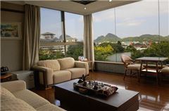 Lake-view Suite