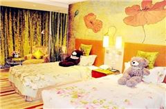 Woman Twin Room