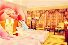 Woman Twin Room