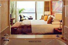 Deluxe Lake-view Queen Room