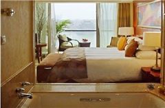 Deluxe Lake-view Suite