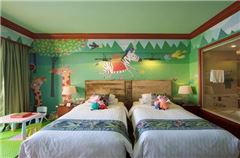 Forest Carnival Family Thematic Room
