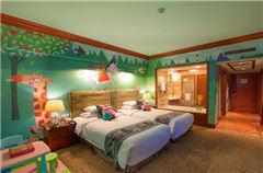 Forest Carnival Family Thematic Room