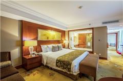 Business Center Lake-view Suite