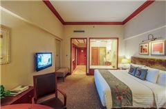 Deluxe Lake-view Queen Room
